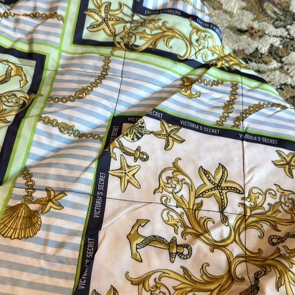 Victoria Secret Packable Beach Blanket - Picture 4 of 5